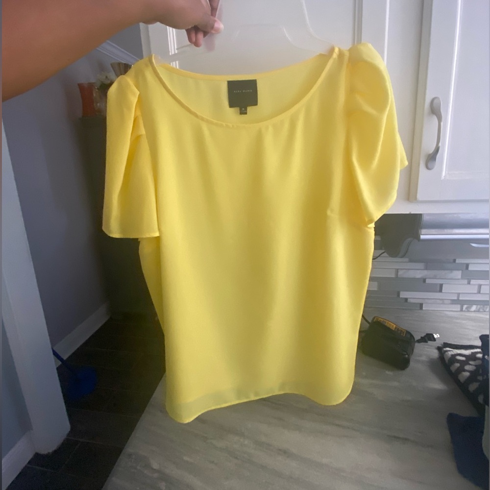 Sheer yellow blouse ✨